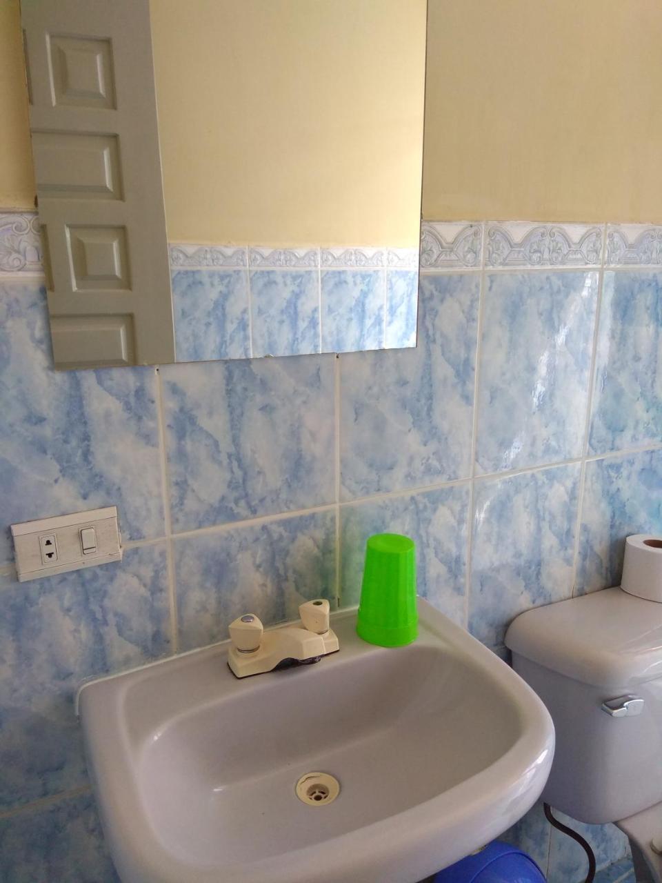 Hostal Mediodia Кито Экстерьер фото