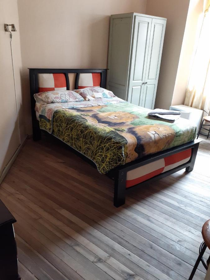 Hostal Mediodia Кито Экстерьер фото