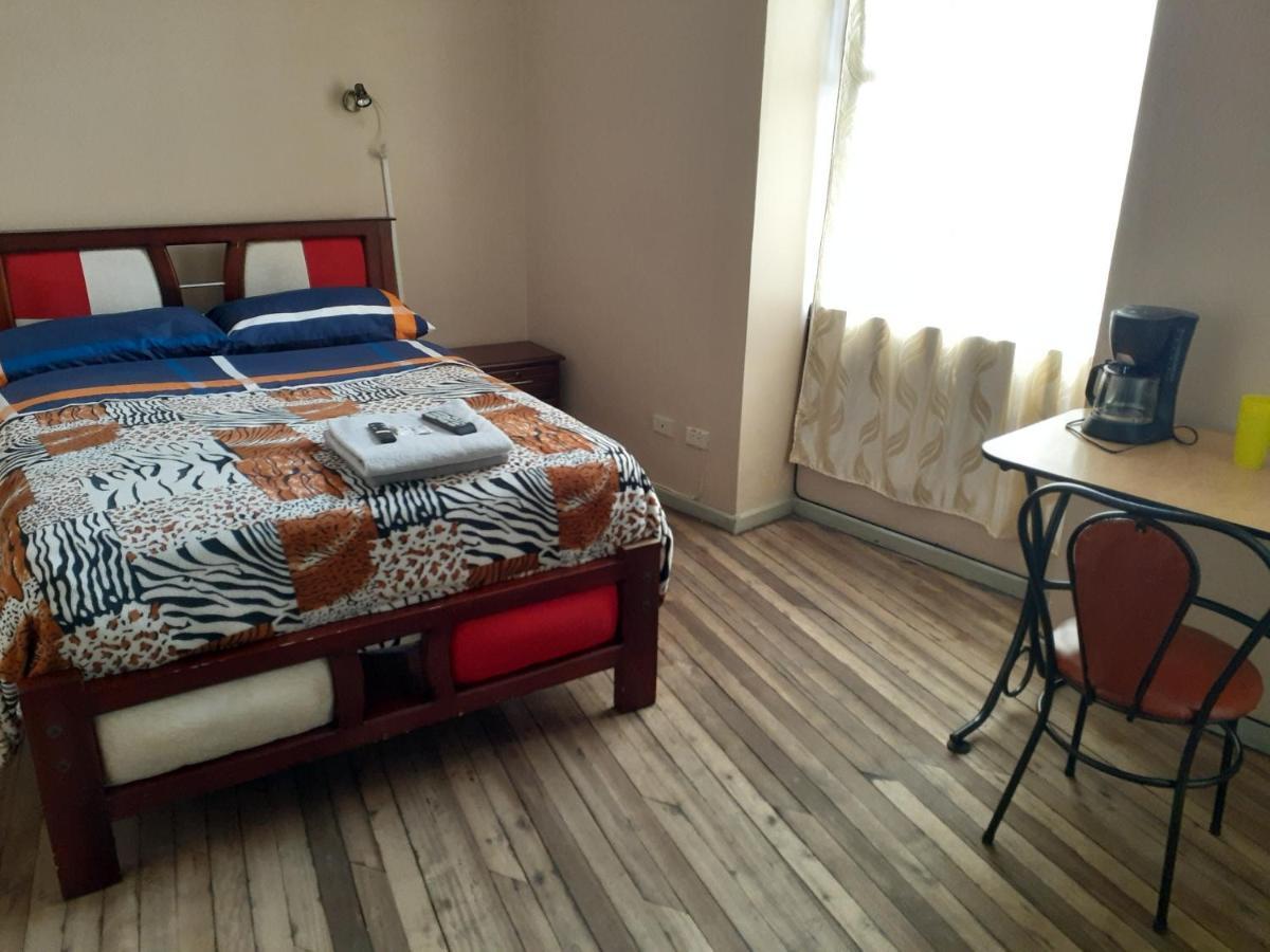 Hostal Mediodia Кито Экстерьер фото