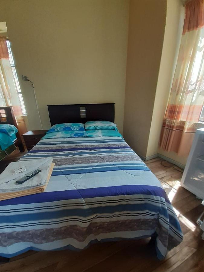 Hostal Mediodia Кито Экстерьер фото