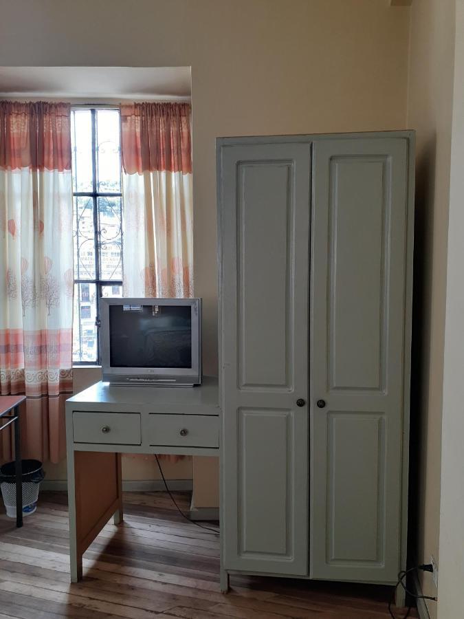 Hostal Mediodia Кито Экстерьер фото